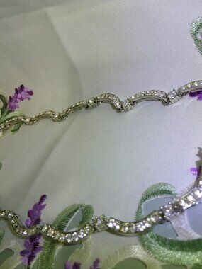 Vintage 1998 Avon Scalloped Rhinestone Necklace Fantastic Condition & Beautiful!